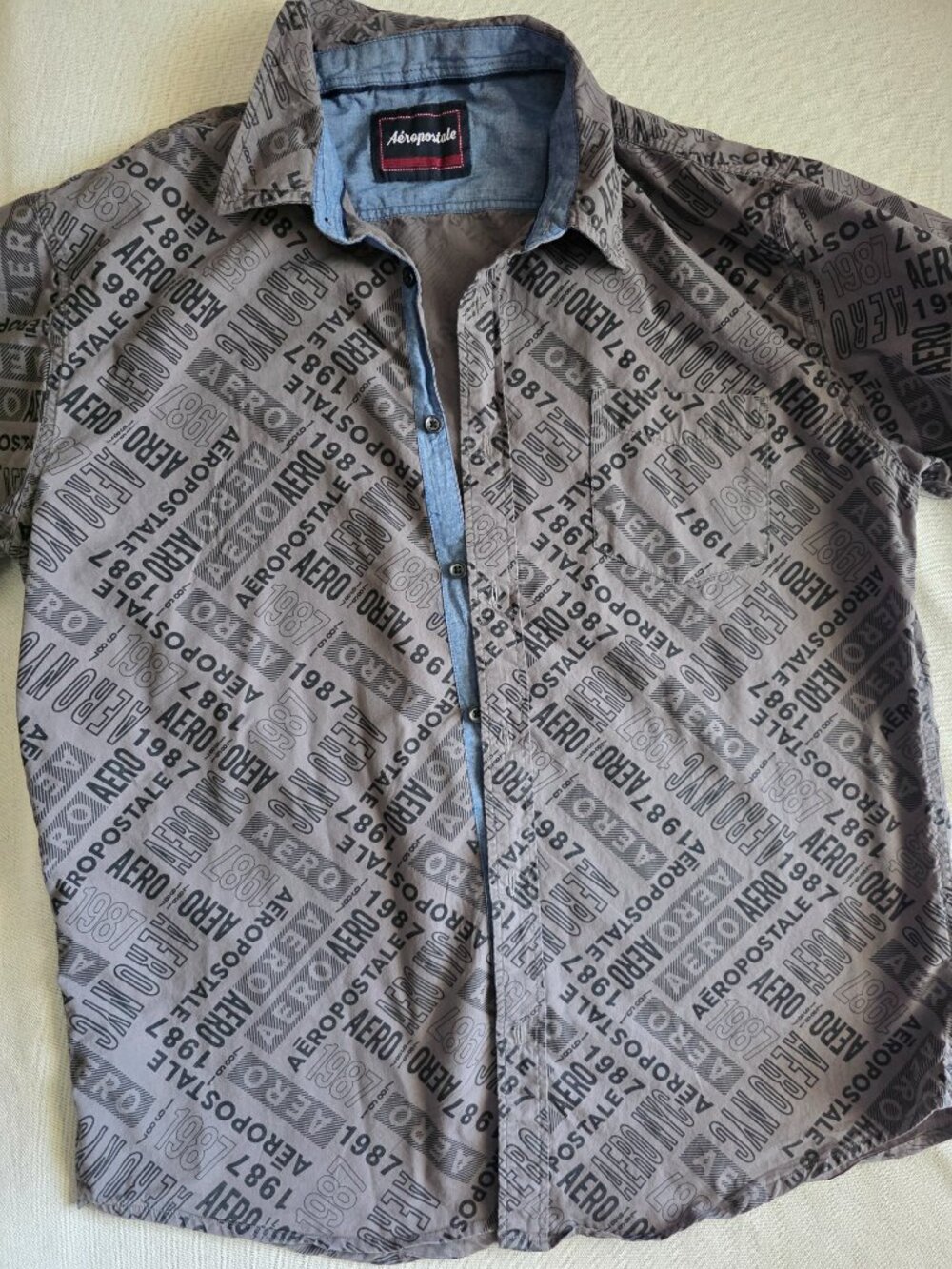 Aeropostale short-sleeve button-down shirt featuring an all-over logo Size XL